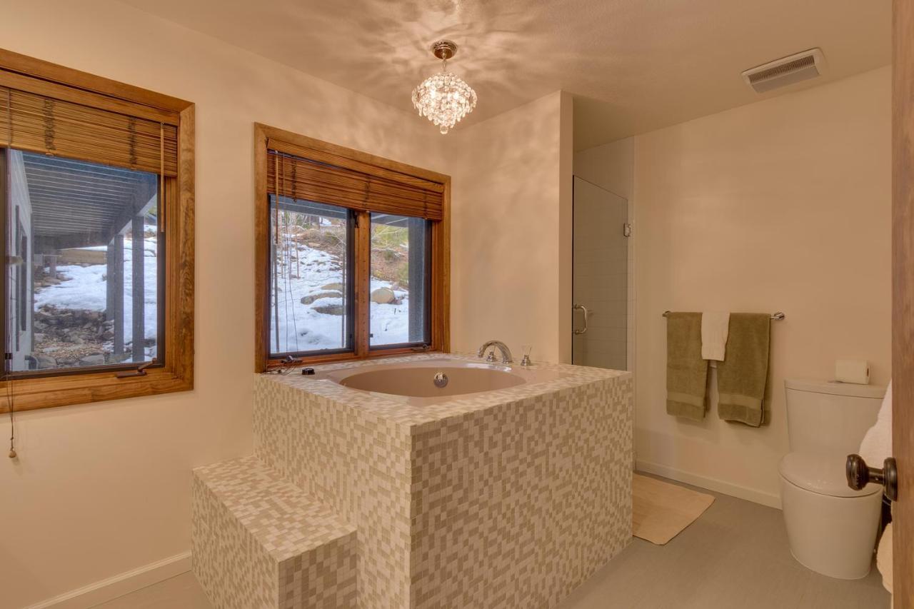 Kings Way Lake View - Spacious 4 Bedroom W Private Hot Tub, Pool Table! Tahoe Vista Bagian luar foto