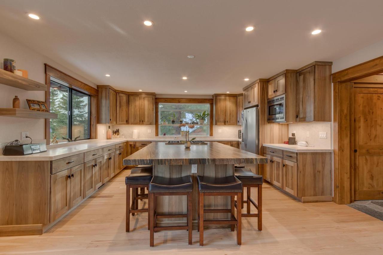 Kings Way Lake View - Spacious 4 Bedroom W Private Hot Tub, Pool Table! Tahoe Vista Bagian luar foto